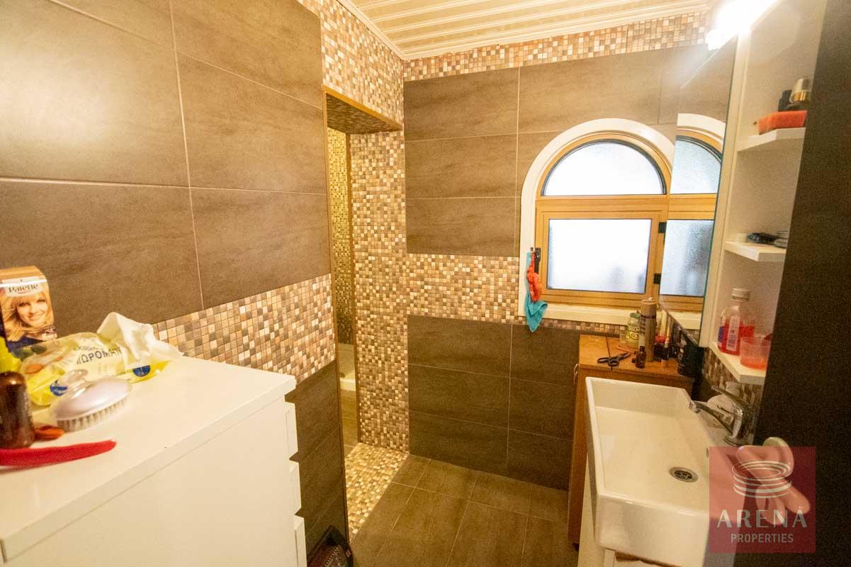 5 bed villa in Pervolia - bathroom