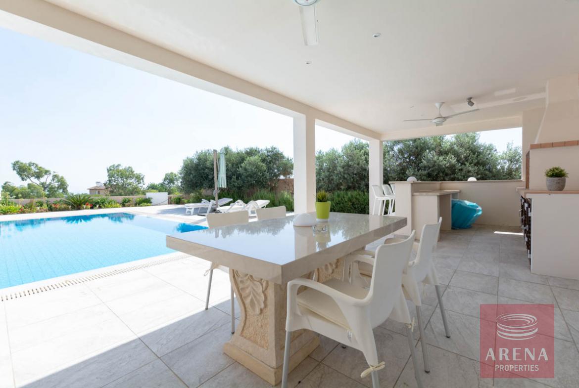 4 bed villa in Protaras - veranda