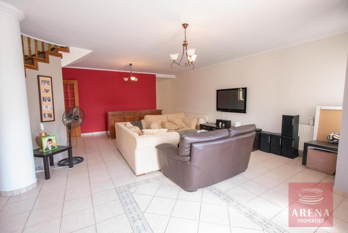 4 Bed Villa in Aradippou - sitting area