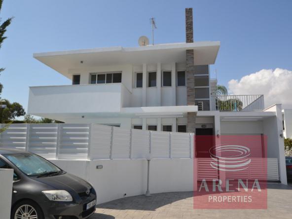 1 1 VILLA IN LIVADIA