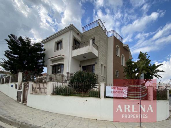 1 Villa 4 bed Aradippou 5357