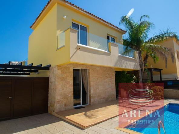 1 Villa in Ayia Thekla 5418