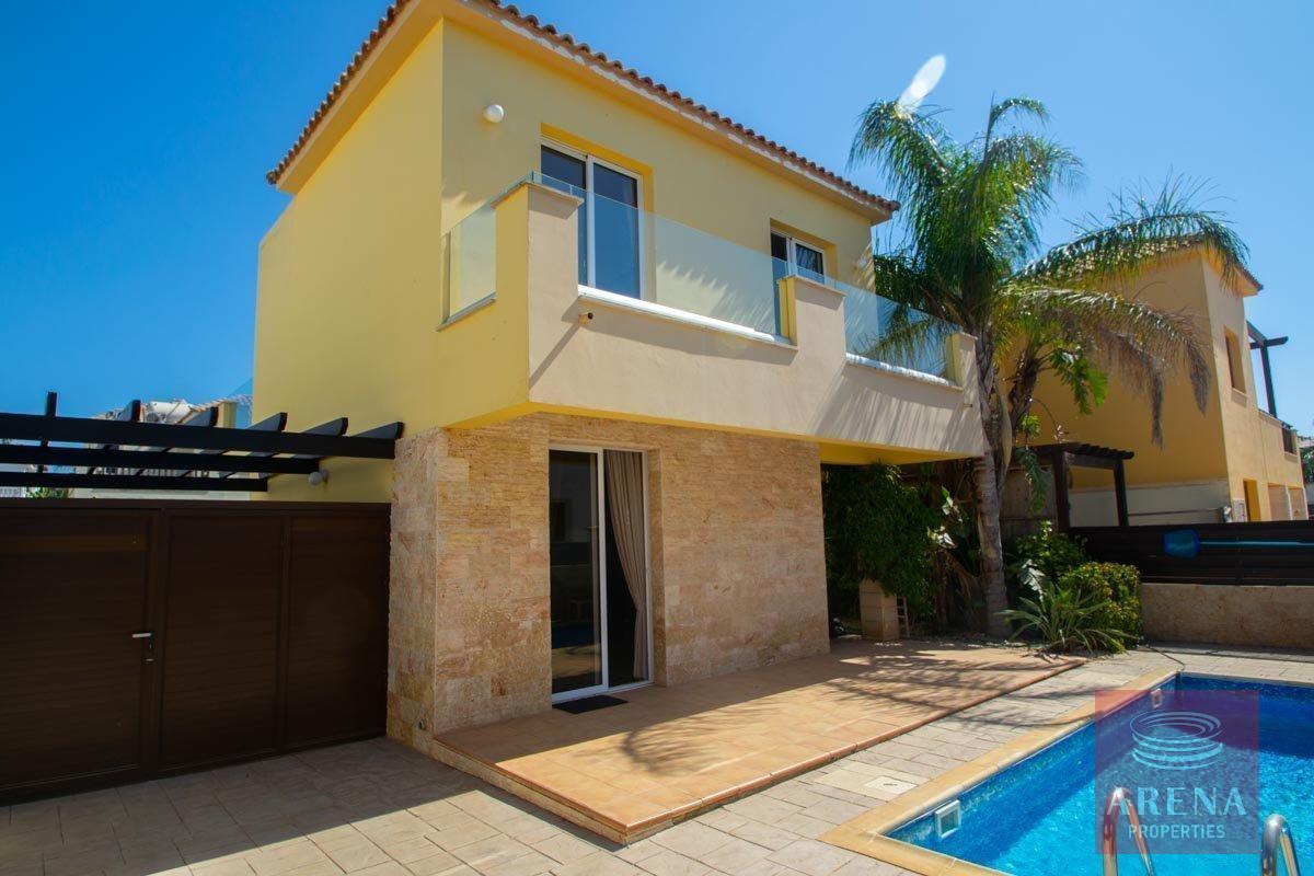 1 Villa in Ayia Thekla 5418