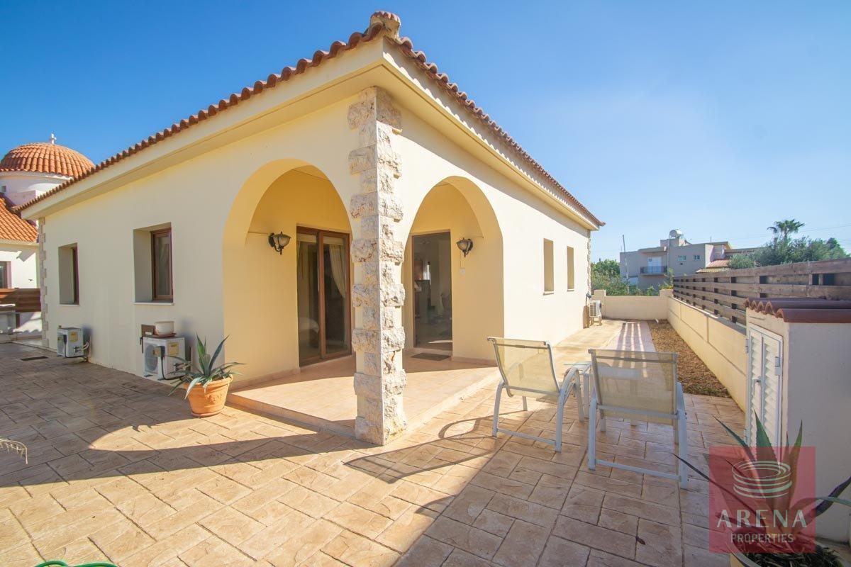 1 bungalow in liopetri