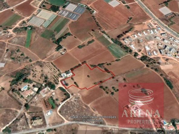 1 land in paralimni 6001
