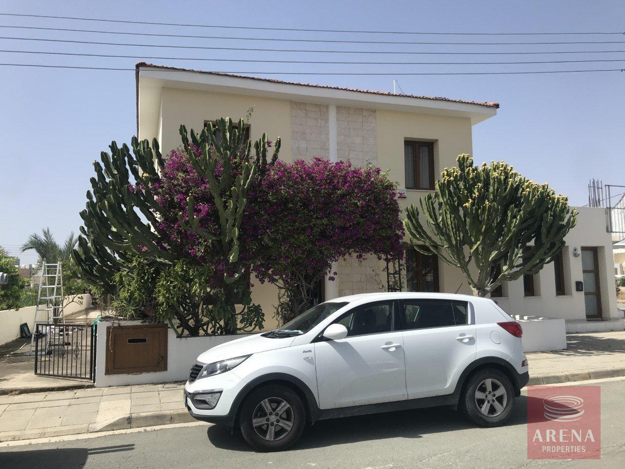 1 villa in livadia 5200