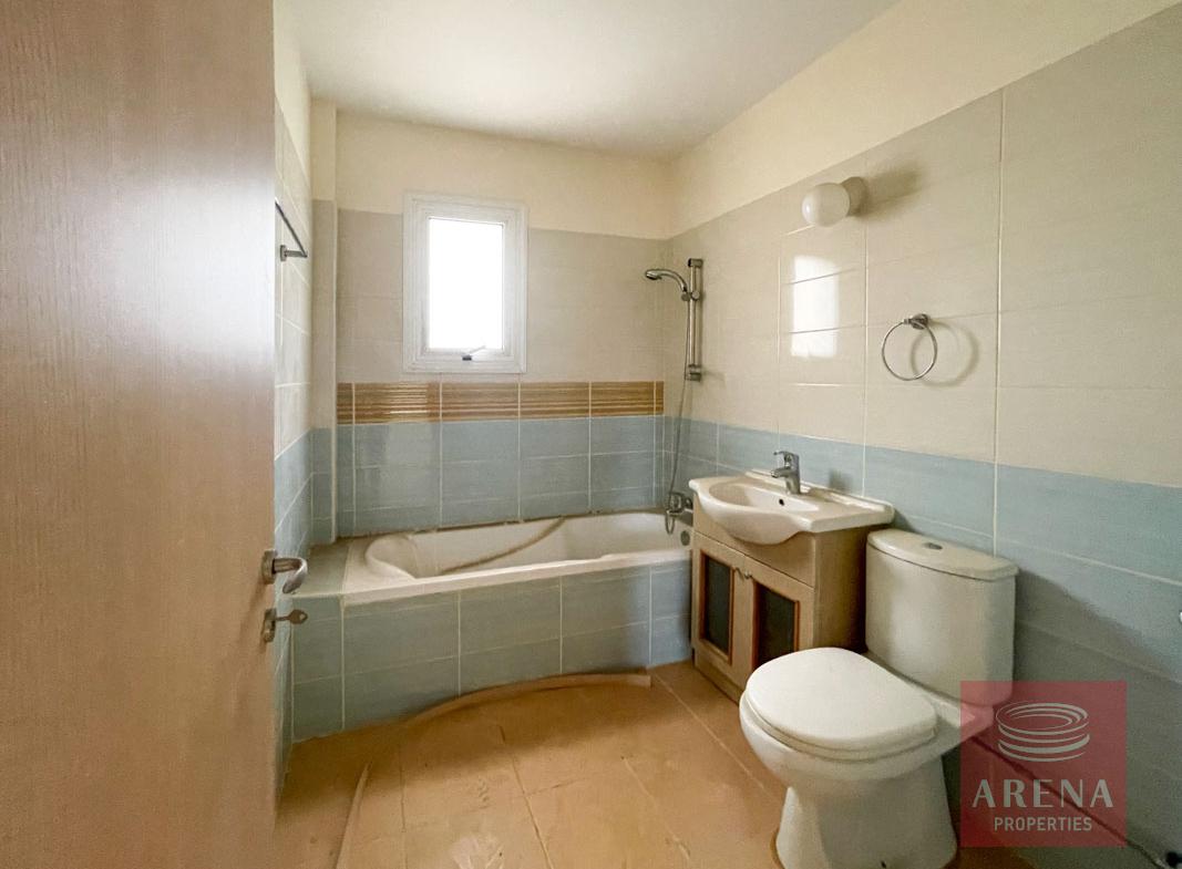 Apt with large veranda - bathroom