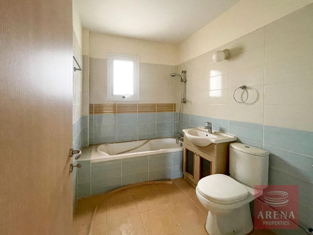 Apt with large veranda - bathroom