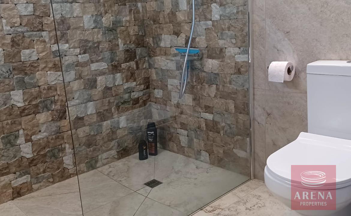 2 bed bungalow in derynia - bathroom