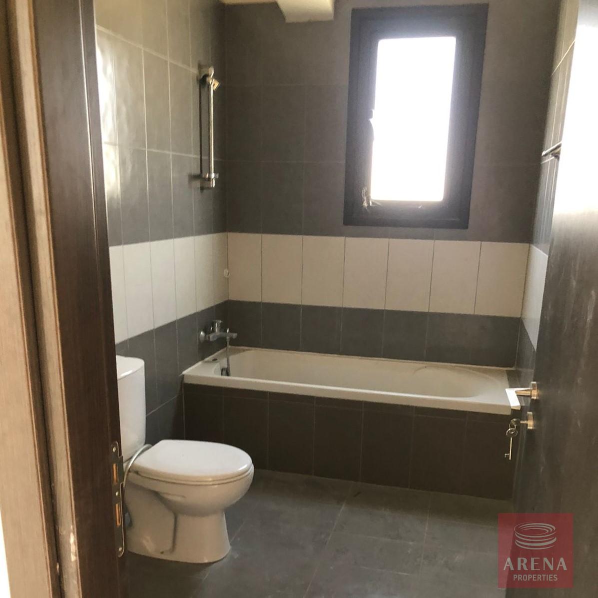 Townhouse in Alaminos - bathroom