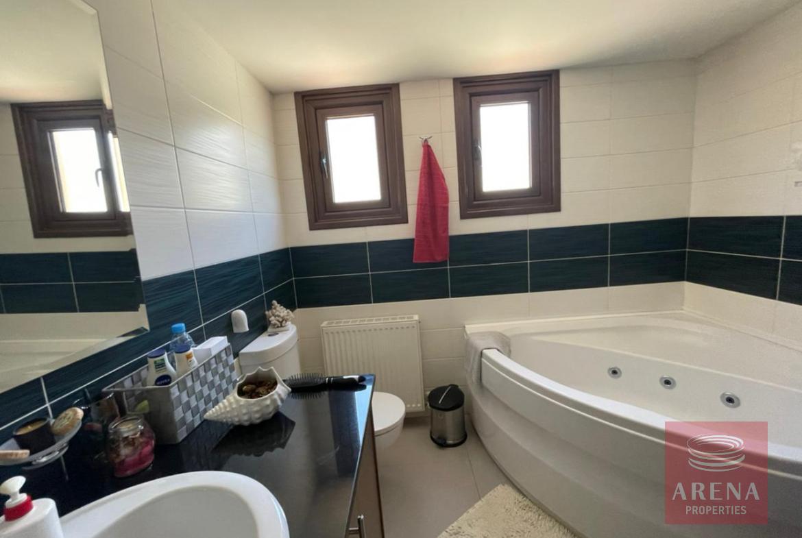3 bed villa for sale in Strovolos - bathroom