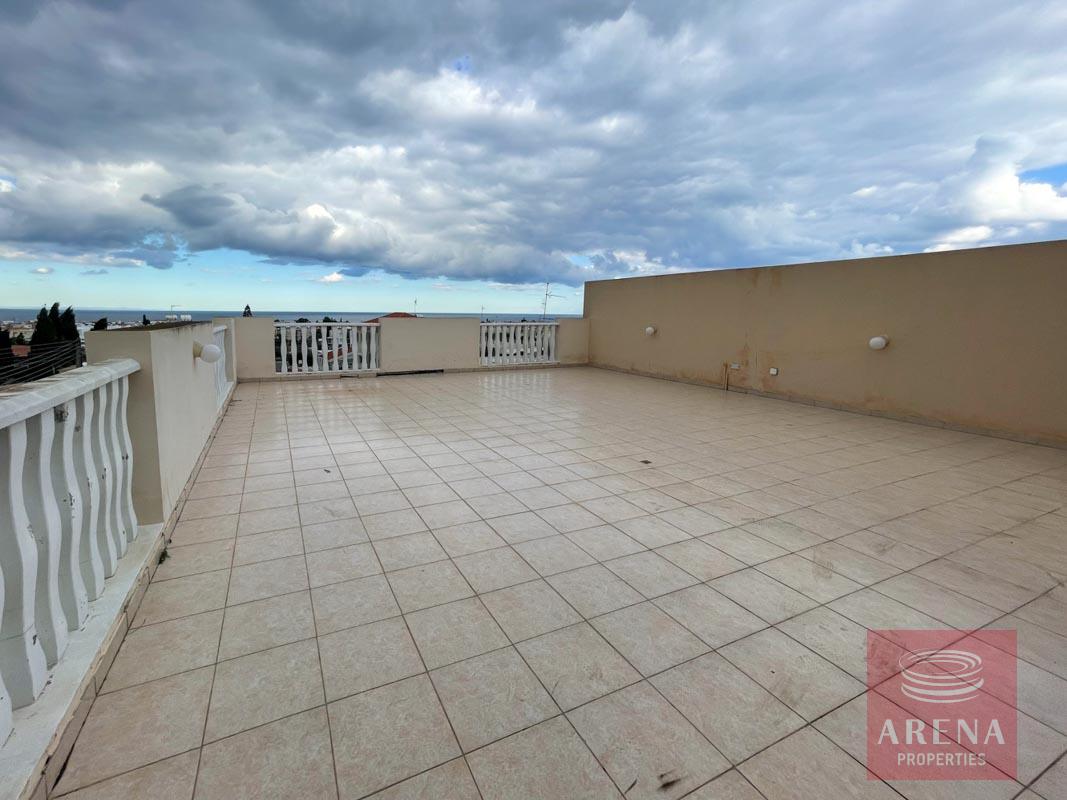 Apt with large veranda to buy