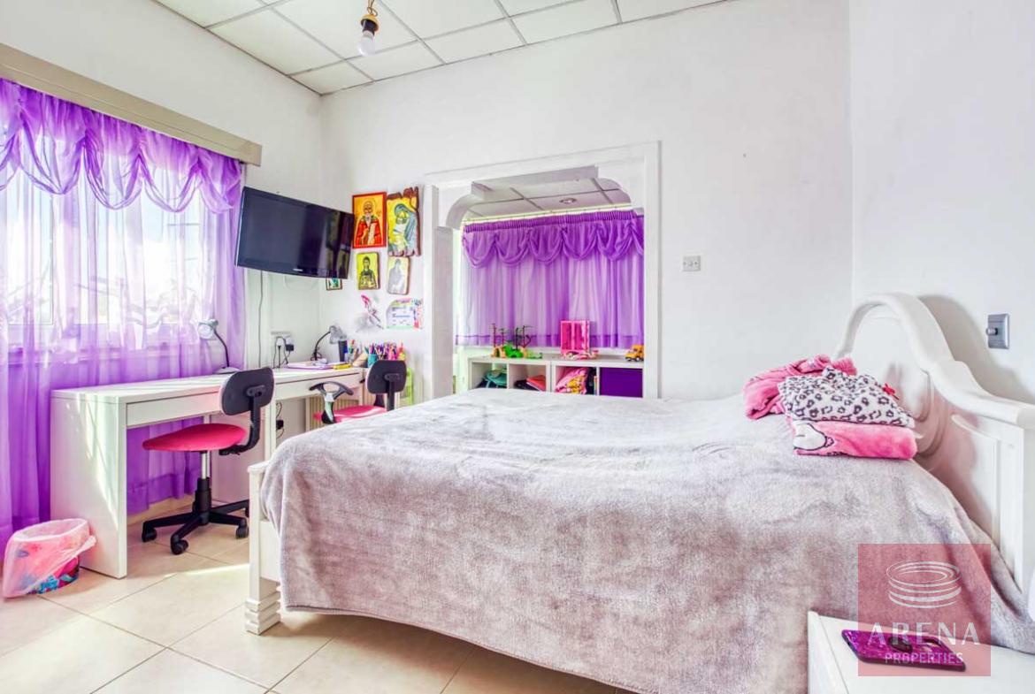 4 BED VILLA IN PARALIMNI - BEDROOM