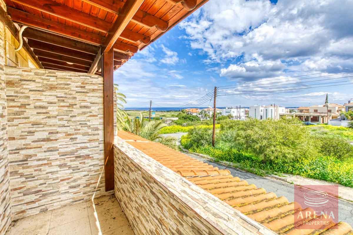 2 bed townhouse for sale in Paralimni - balcony