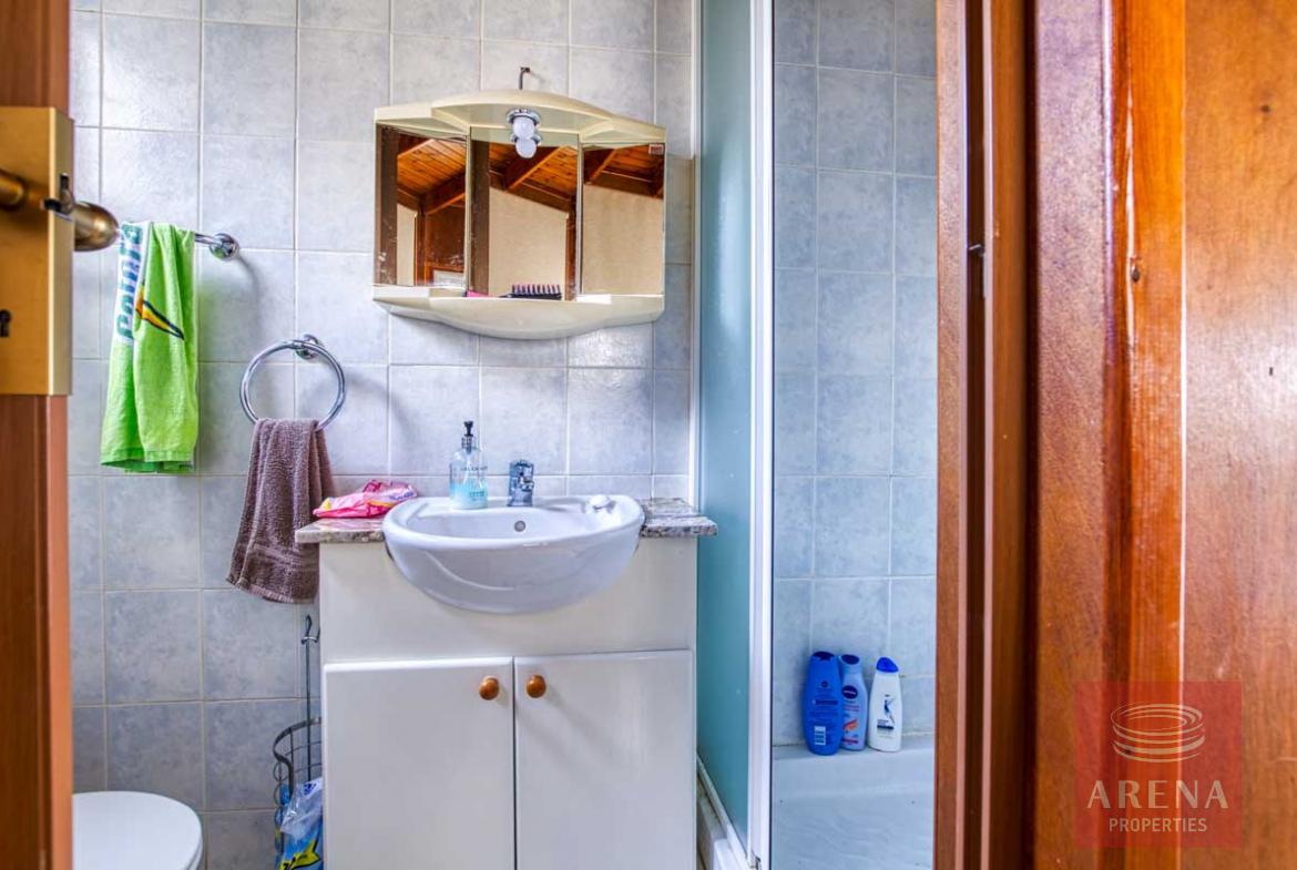 2 bed townhouse for sale in Paralimni -shower