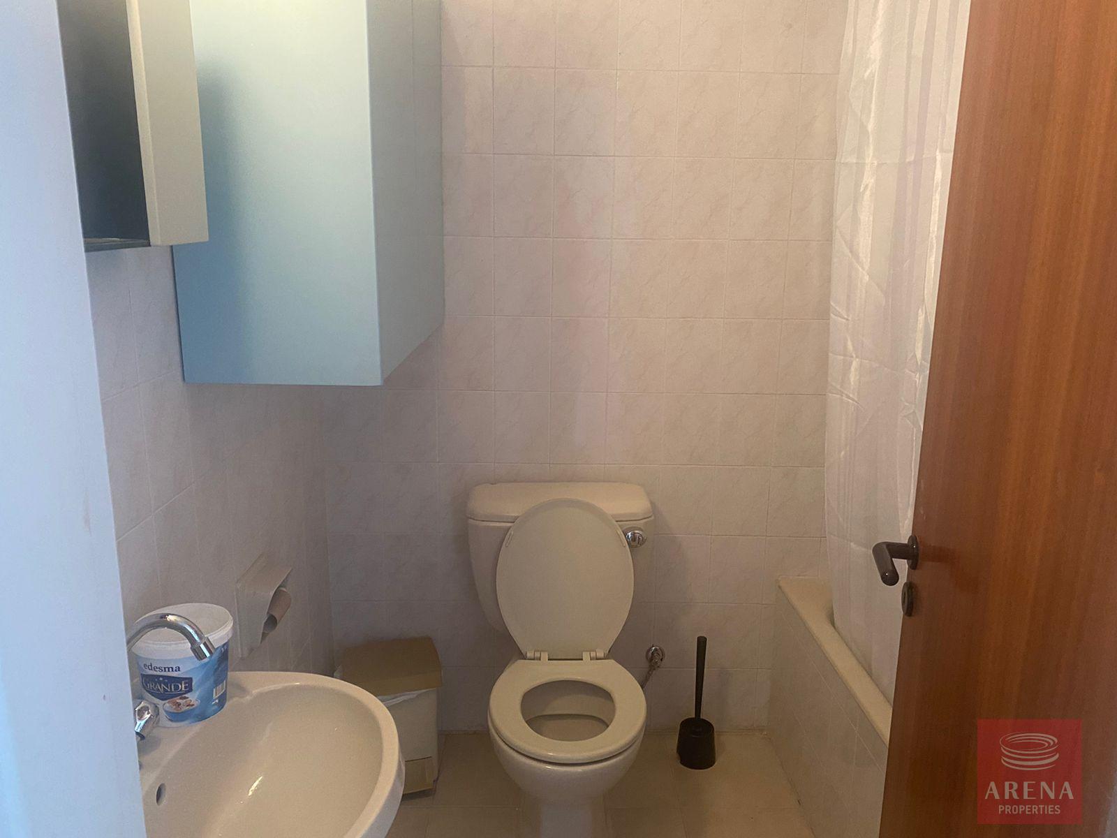 Flat for rent in Paralimni - bathroom