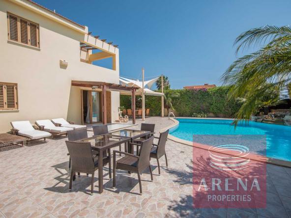 1 4 bed villa in ayia thekla 0