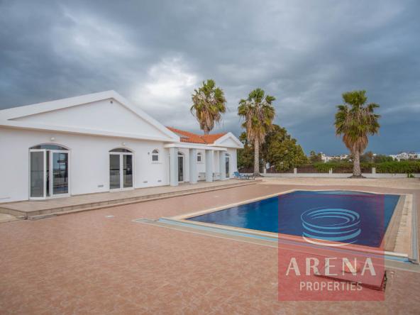 1 BUNGALOW IN AYIA THEKLA