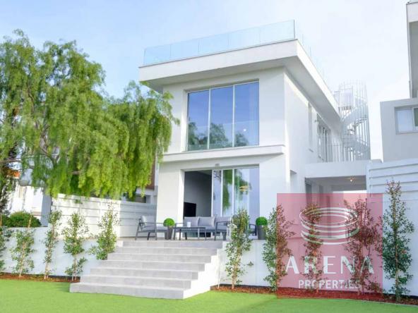 4 bed link-det villa in Dromolaxia
