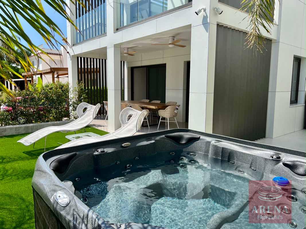 Luxury Villa in Ayia Triada