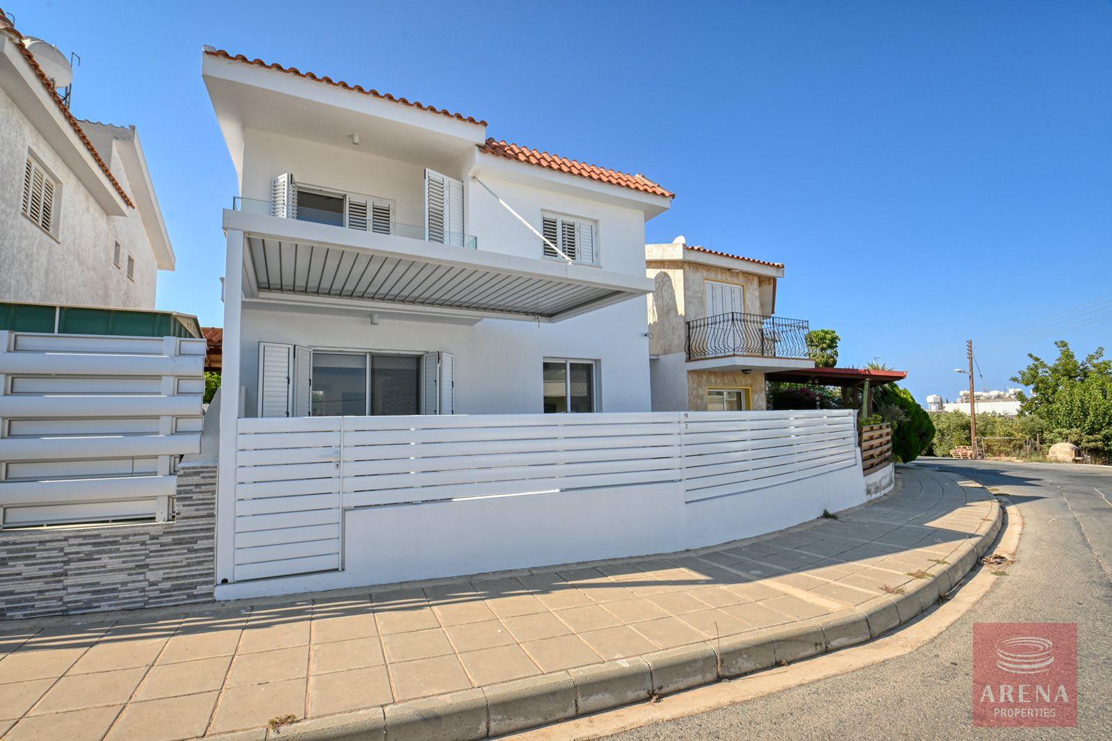 House with Deeds in Paralimni
