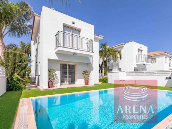 Villa for sale in Pernera