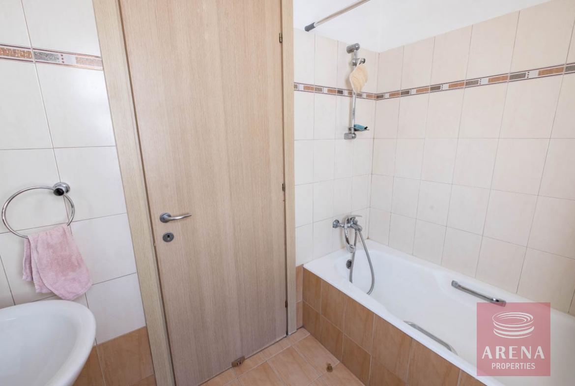 1 BED APT IN lIVADIA - BATHROOM