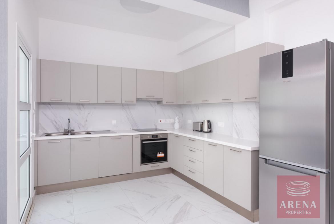 4 bed link-det villa in Dromolaxia - kitchen