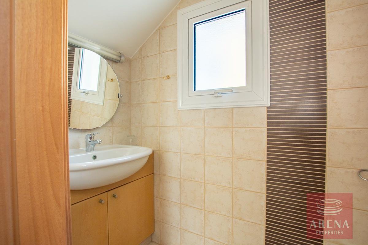 2 bed villa in Ayia Triada - guest wc