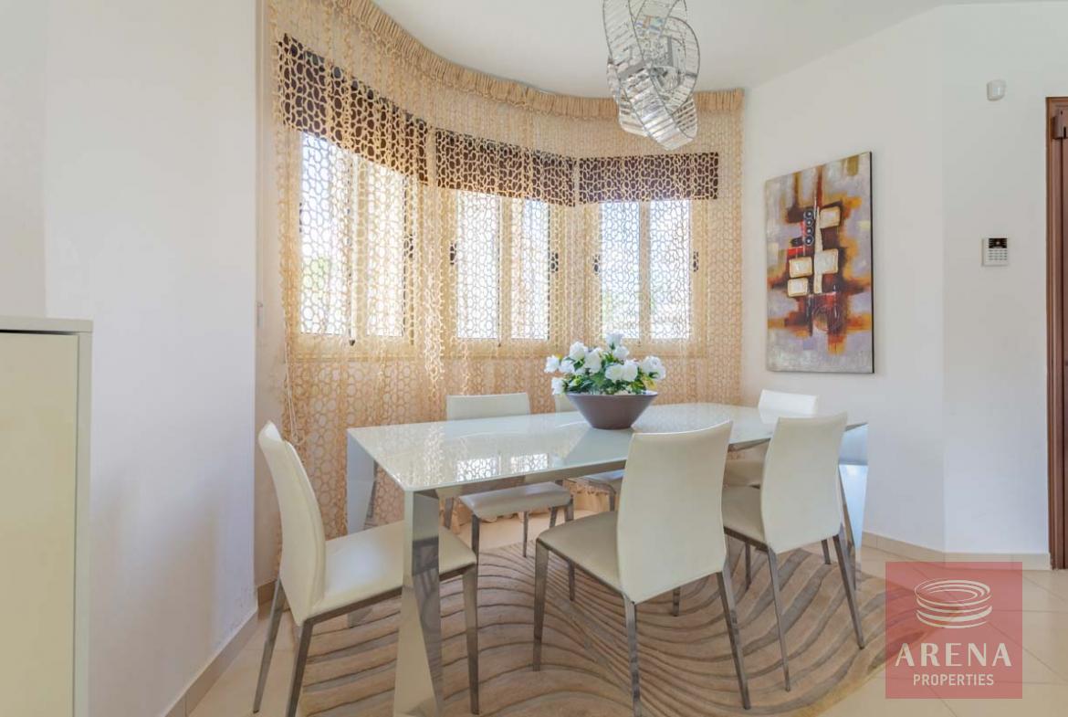 Villa for sale in Pernera - dining area