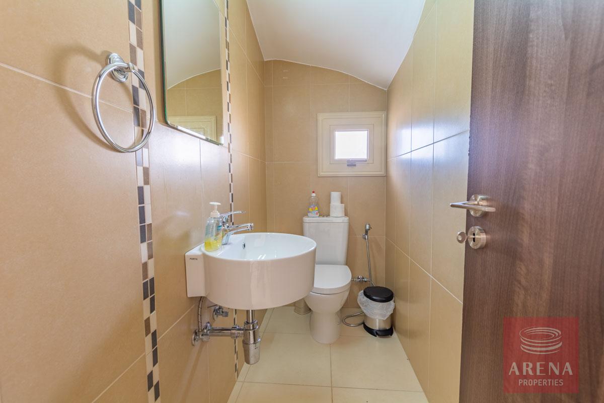 Villa for sale in Pernera - guest wc