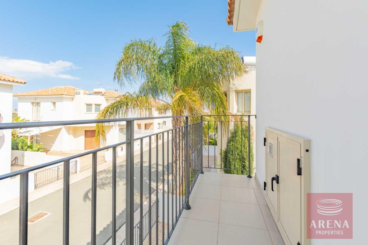 Villa for sale in Pernera - balcony