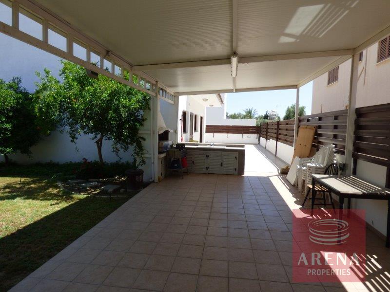 5 Bed House in Aradippou to buy