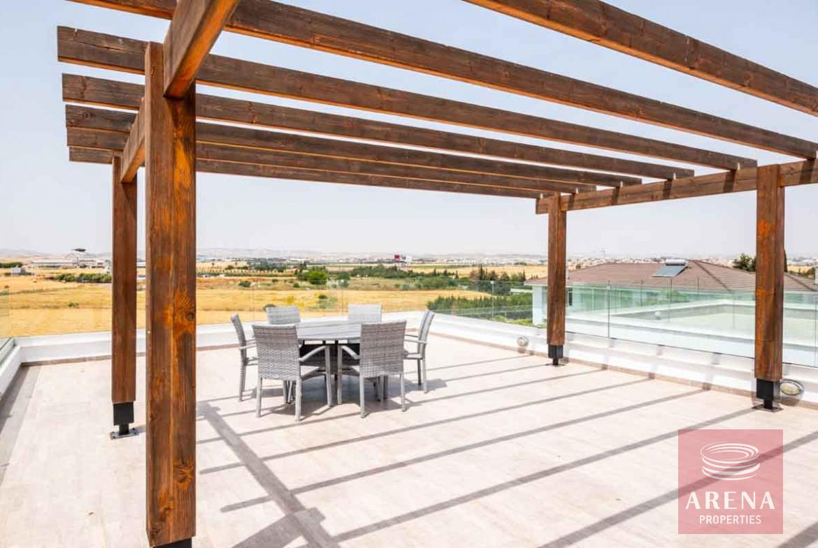 Link-Det Villa in Dromolaxia - roof garden