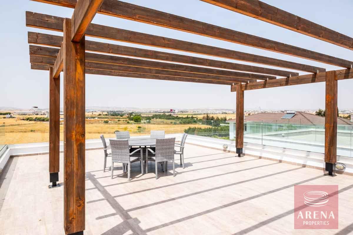 Link-Det Villa in Dromolaxia - roof garden