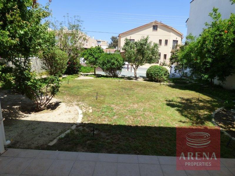 5 Bed House in Aradippou - garden