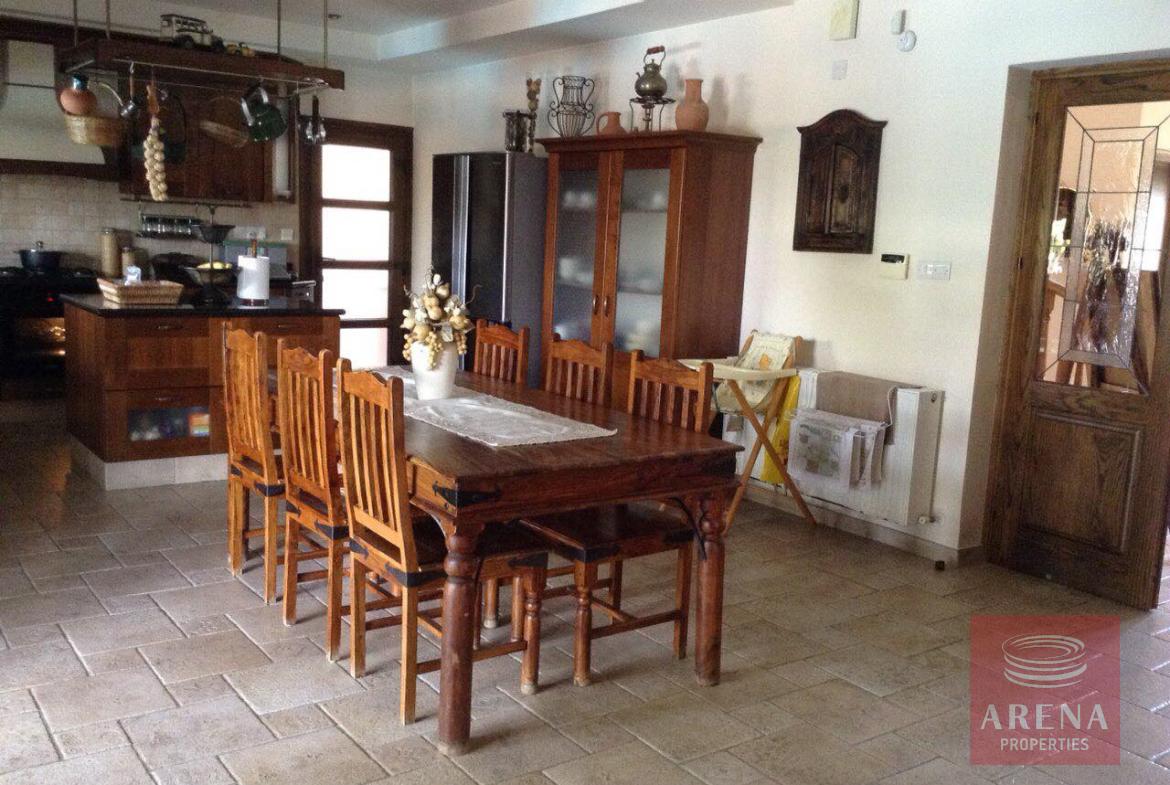 5 Bed Villa in Alethriko - dining area