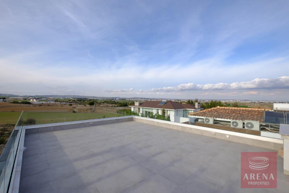 4 bed link-det villa in Dromolaxia - roof garden