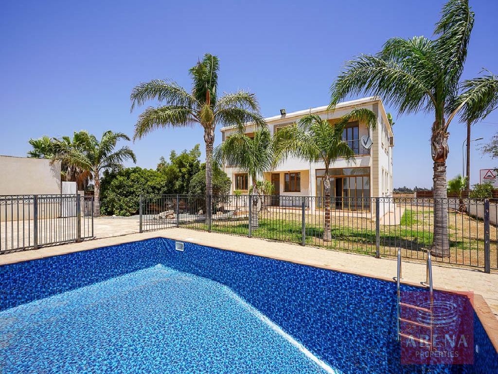 4 BED VILLA IN AYIA TRIADA