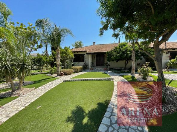4 BED BUNGALOW IN OROKLINI