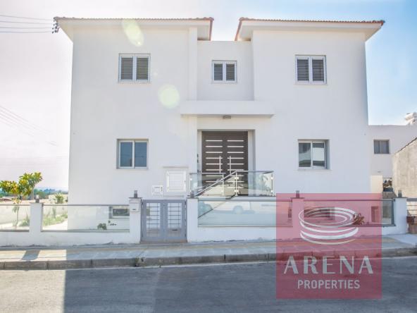 1 villa 4bed frenaros 3932