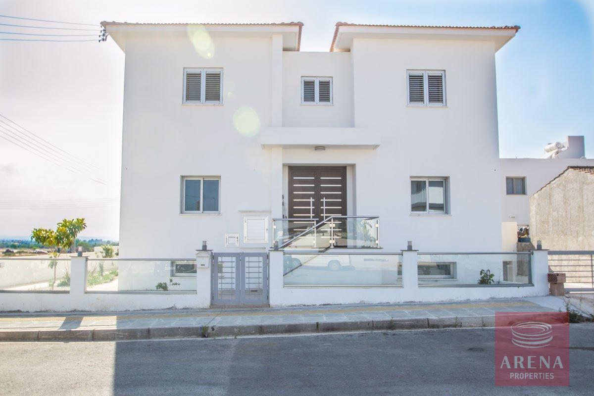 1 villa 4bed frenaros 3932