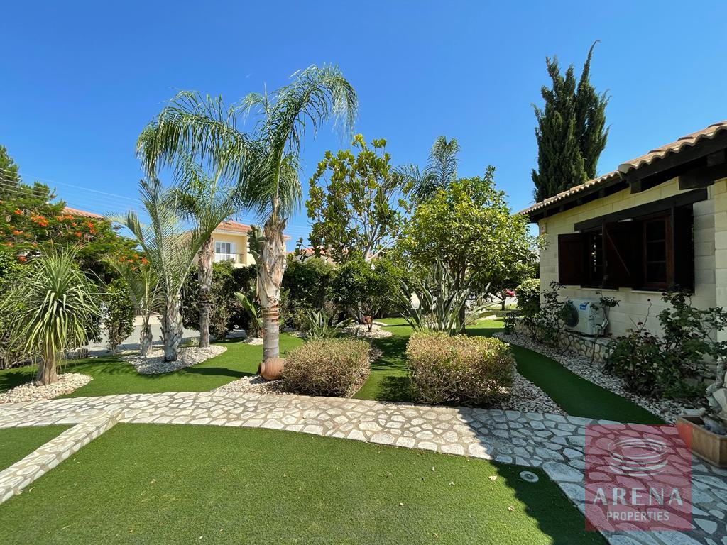 4 BED BUNGALOW IN OROKLINI TO BUY