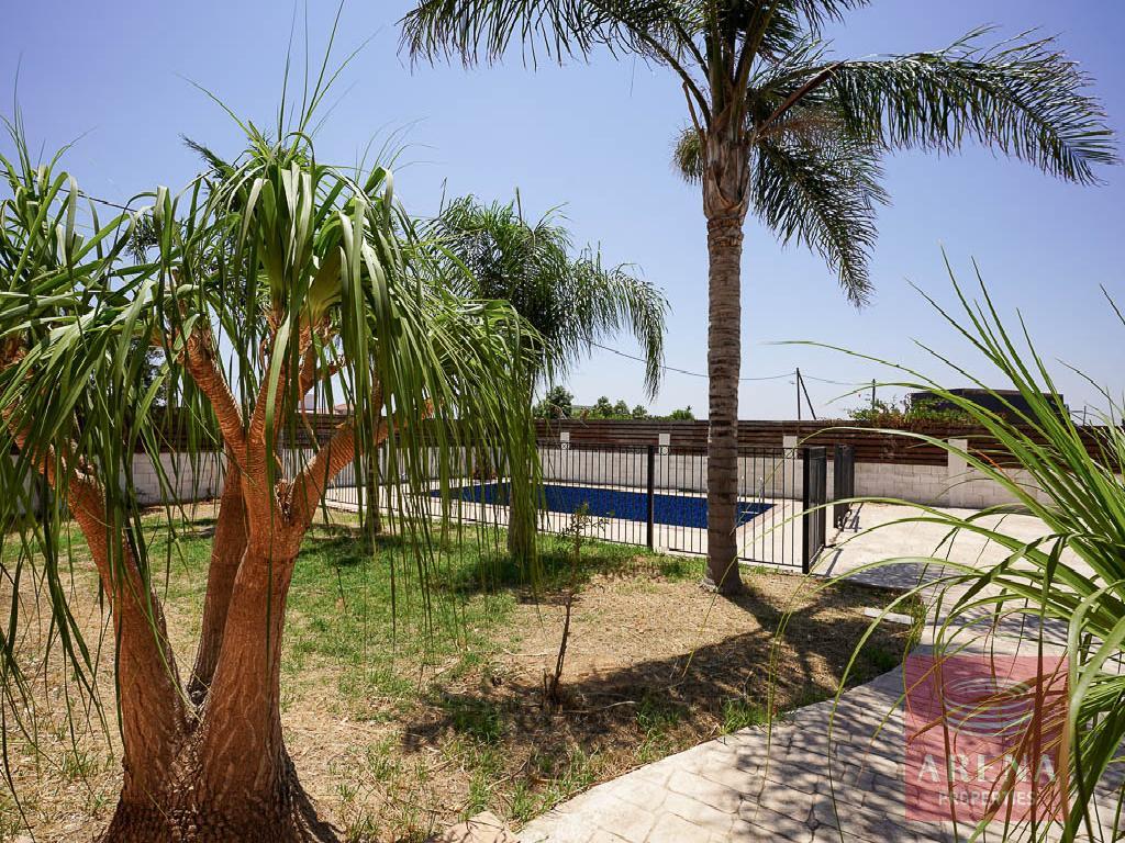 4 BED VILLA IN AYIA TRIADA TO BUY