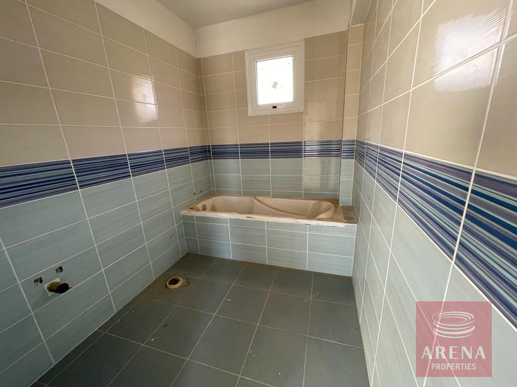 Apt with Large Veranda - bathroom