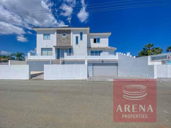 5 Bed Villa in Paralimni