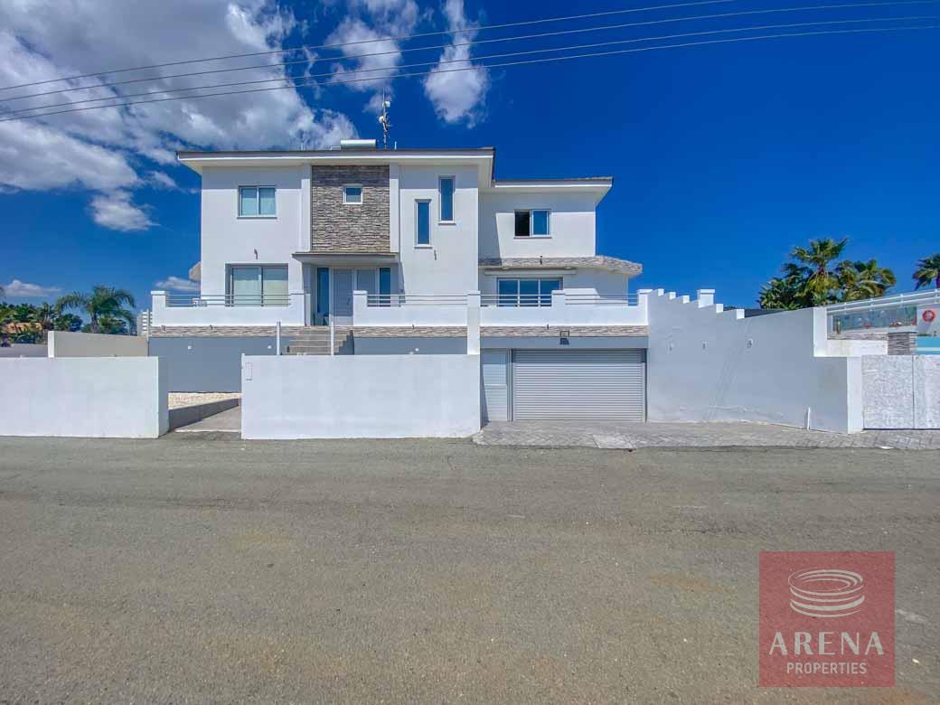 5 Bed Villa in Paralimni