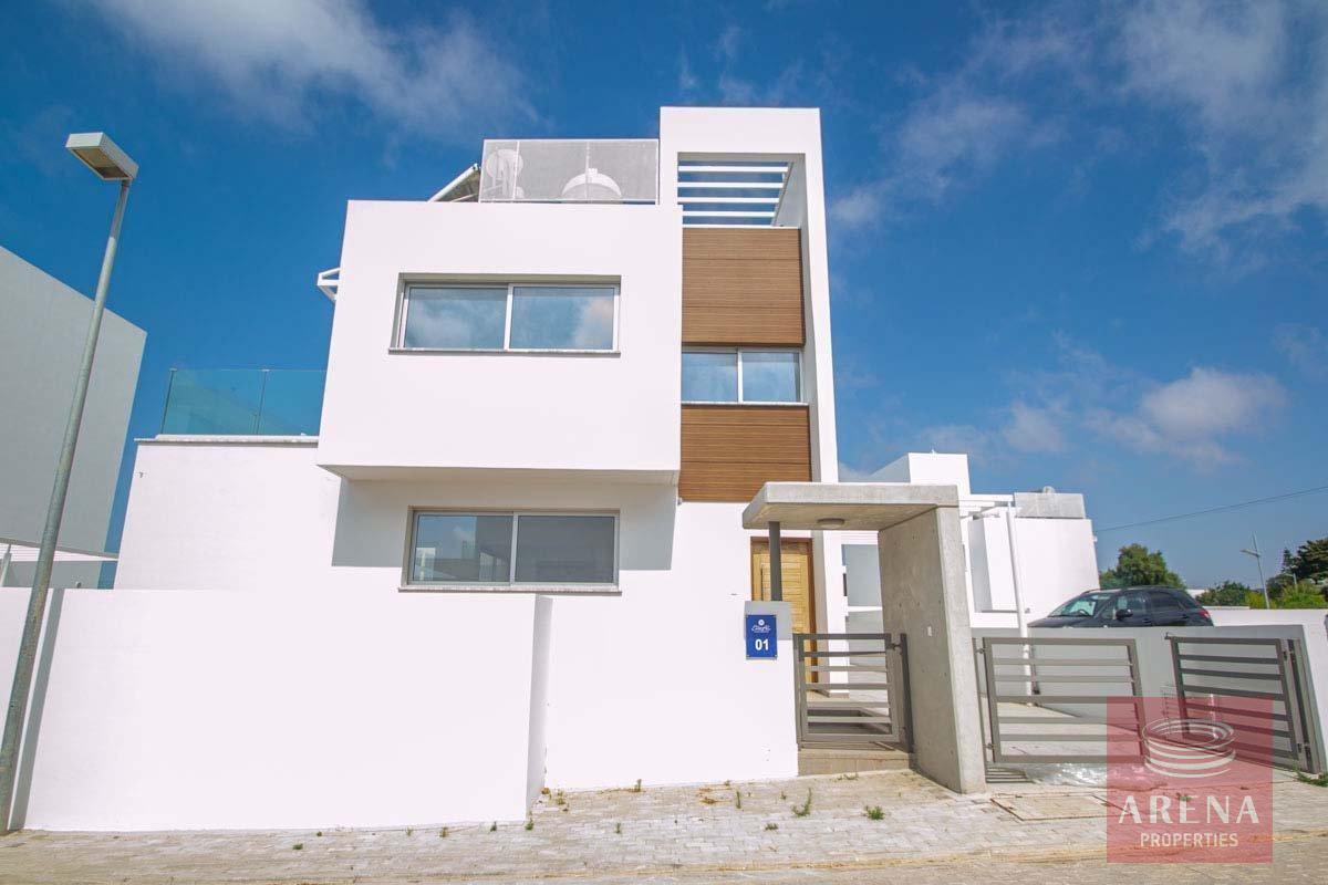 1 villa in ayia napa 5245