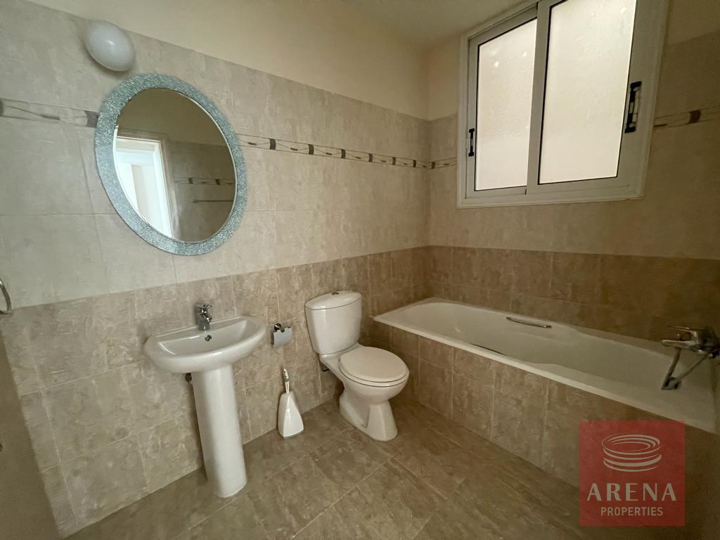 1 bed flat in Paralimni - bathroom
