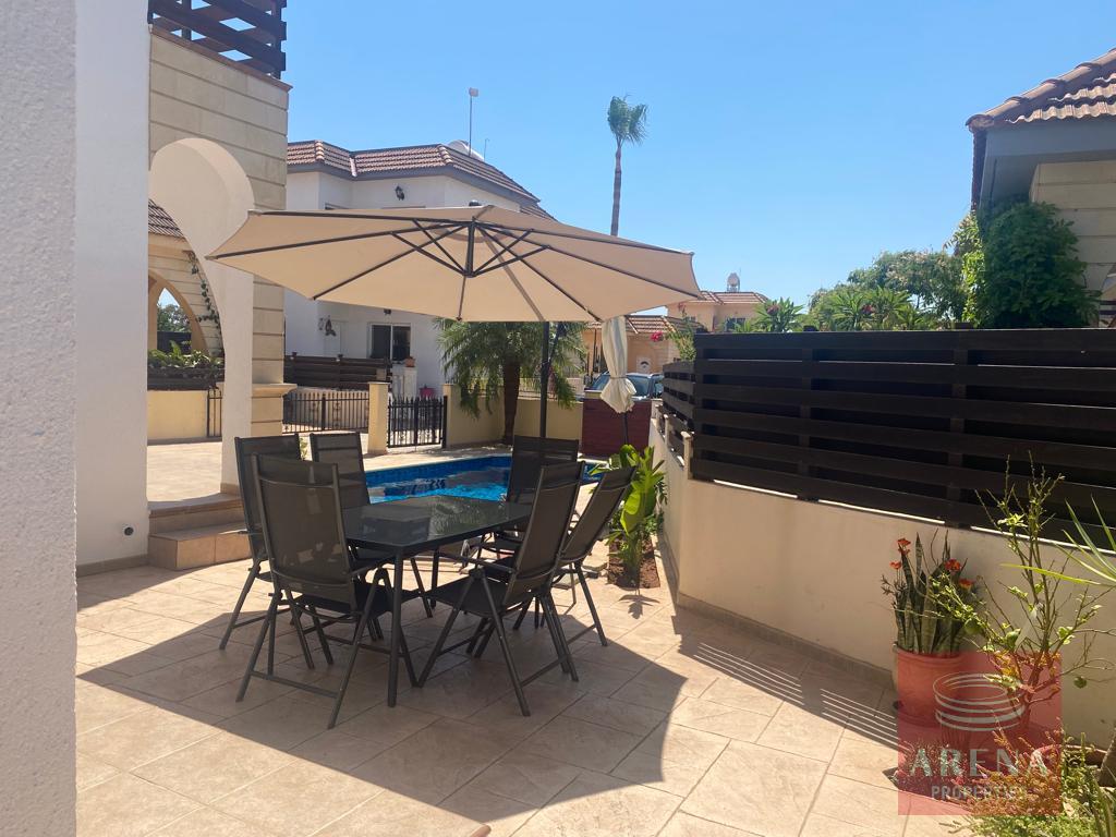 Villa in Liopetri for sale